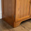 Armoire de rangement en chêne de 72,4 po de hauteur avec 8 portes et 4 tablettes. Pour divers réglages. Surface lisse, zones de fondation. Structure
