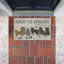 Tapis de porte d'extérieur Beware The Menagerie, design par Darlene Seale, 18 po x 30 po