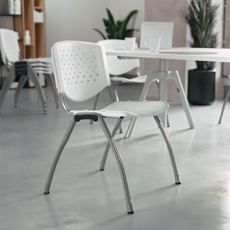Chaises de vestibule empilables en plastique avec dossiers perforés Oliverson, Blanc, 1