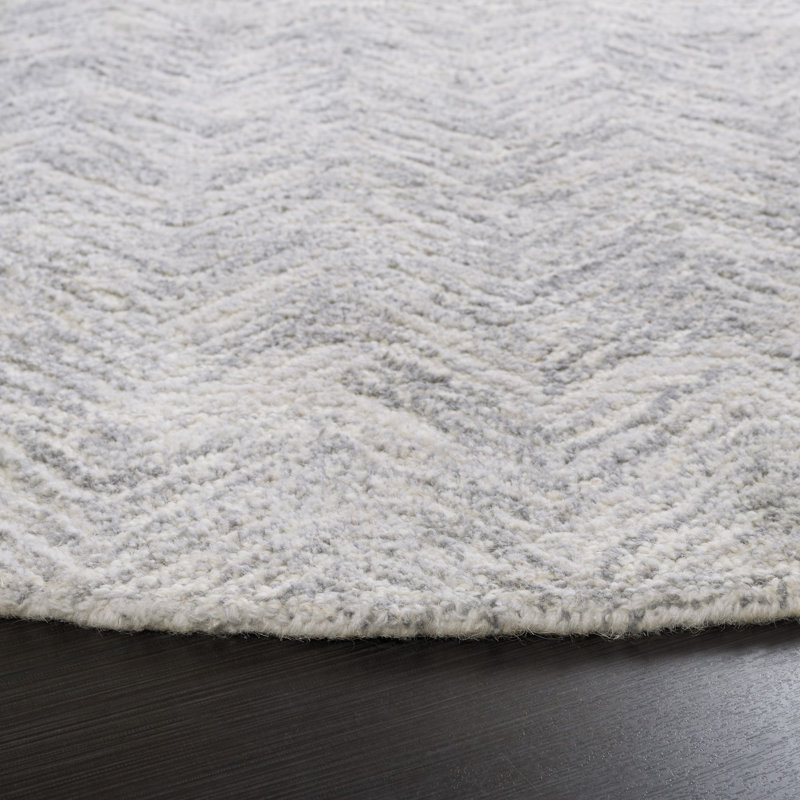 Jaylean Hand Tufted Wool/Cotton Chevron Rug in Silver, Round 6'