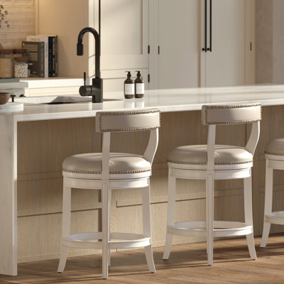Tabouret de bar 26 po à hauteur de comptoir, bois blanc avec siège et dossier en similicuir gris, 1 pièce