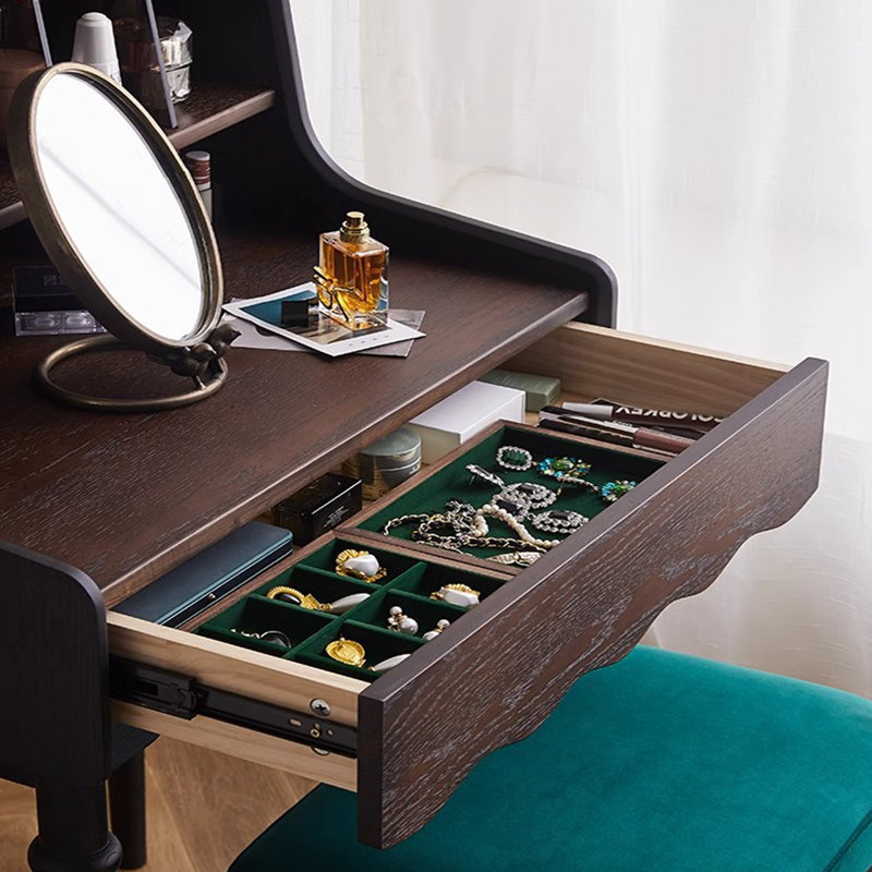 Table de maquillage minimaliste rétro française