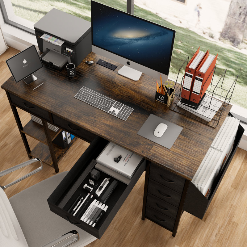 Bureau d'ordinateur multifonctionnel brun rustique avec prises de courant et beaucoup de rangement