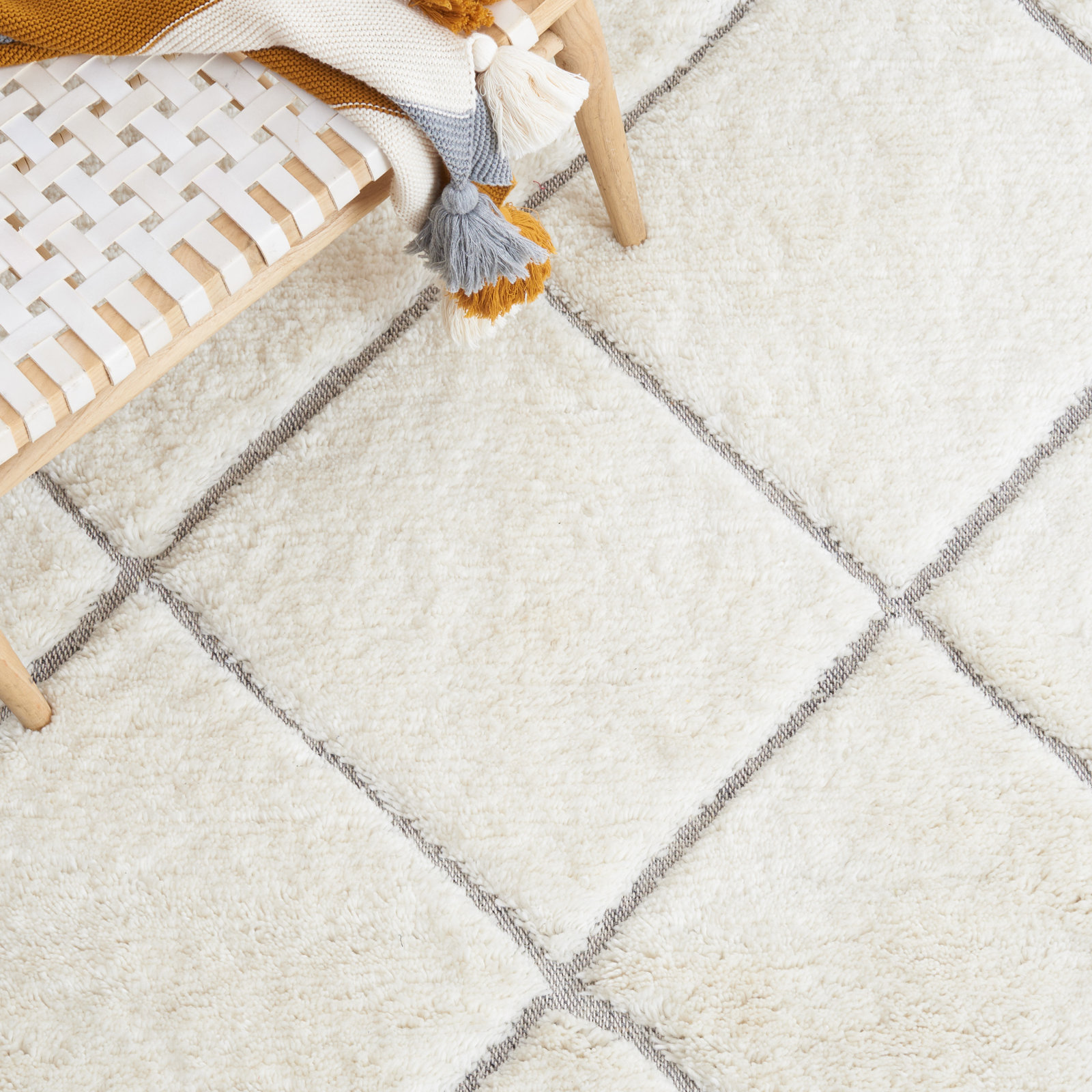 Henrie Ivory Gray Hand-Woven Geometric Rug, Rectangle 3' x 5'