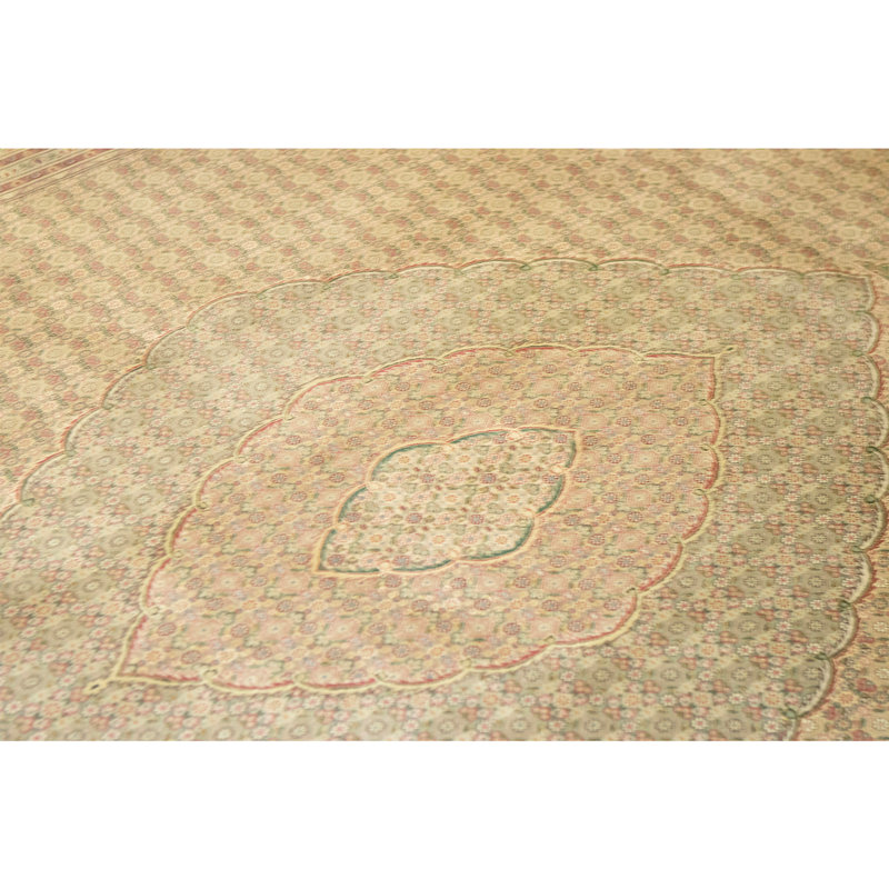 Tapis doré de haute qualité noué à la main