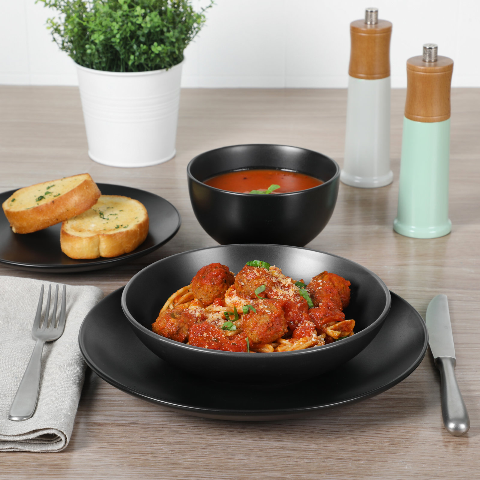 Gibson Home Queenslane 16 Piece Double Bowl Plates and Bowls Dinnerware Sets, Black