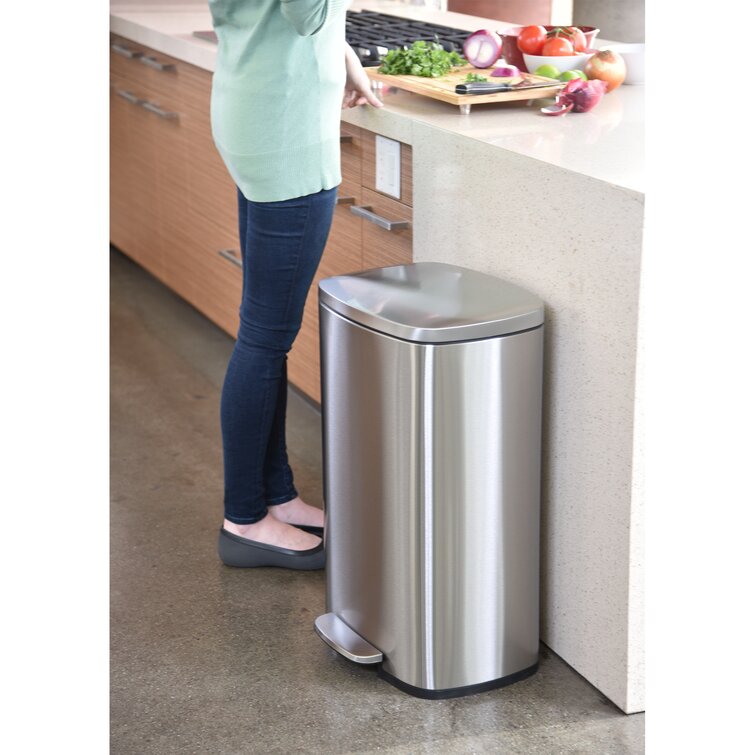 How to Deodorize Kitchen Garbage Cans - The Soccer Mom Blog