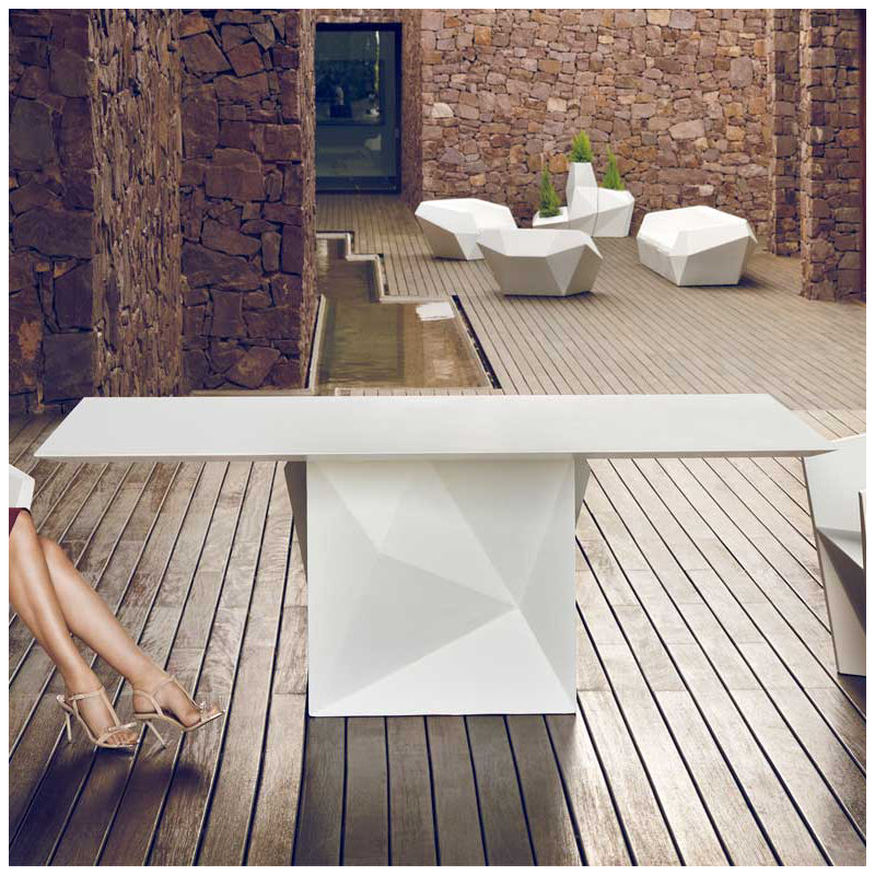 Designers Chat Table