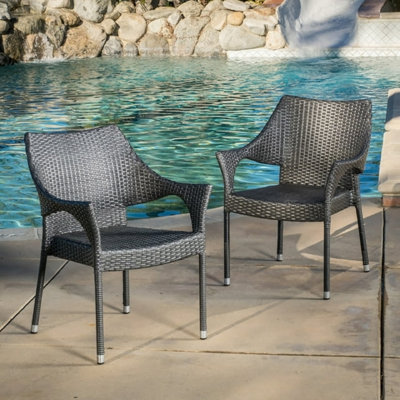Chaise d'extérieur empilable en osier