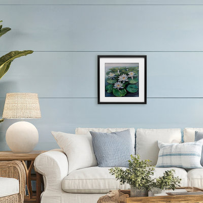 «Peaceful Lily Pad Pond», reproduction sous verre encadrée, design par Violeta Vollmer