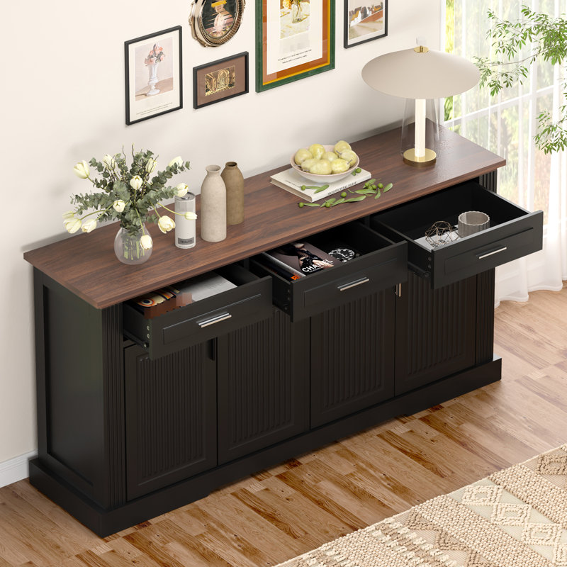 Station de café cannelée de 63 po, buffet noir avec beaucoup de rangement, 4 portes et 3 tiroirs, glissières de tiroir lisses, charnière de haute qualité en noir, conception à deux tons, tablettes réglables,