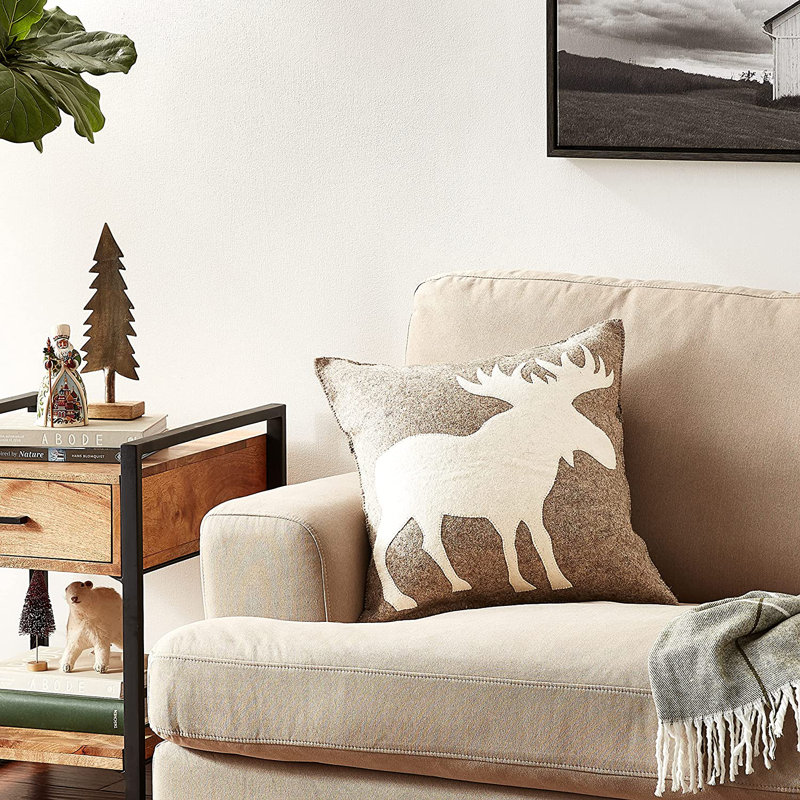 Coussin en laine feutrée à la main - Silhouette d'orignal crème sur fond gris - 20 po