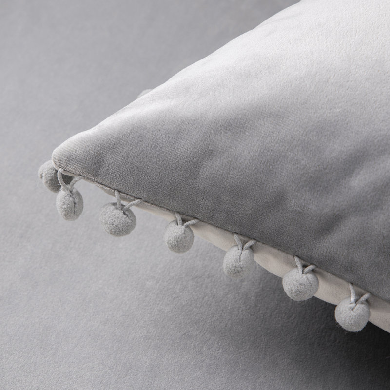 Coussin Silky Velvet Series Pom-poms, Gris, Housse de coussin et insert, Rectangle H 12 po x l 20 po