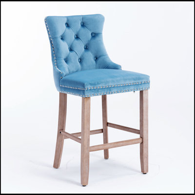 Élégants tabourets de bar rembourrés avec un design capitonné et des pieds en bois durables pour plus de confort et de style