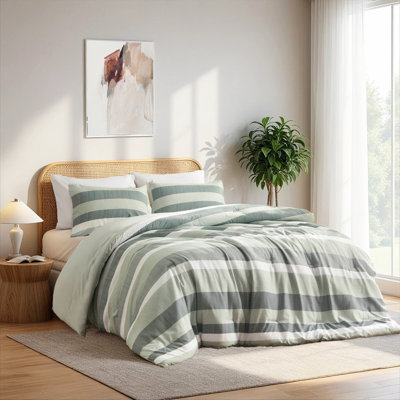 Ensemble de literie pour très grand lit Sage, édredon en polyester doux avec rayures texturées pour une utilisation toutes saisons