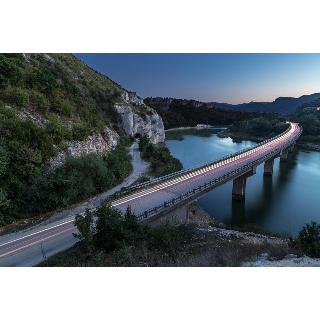 Brücke über den See - Fotografie auf Leinwand