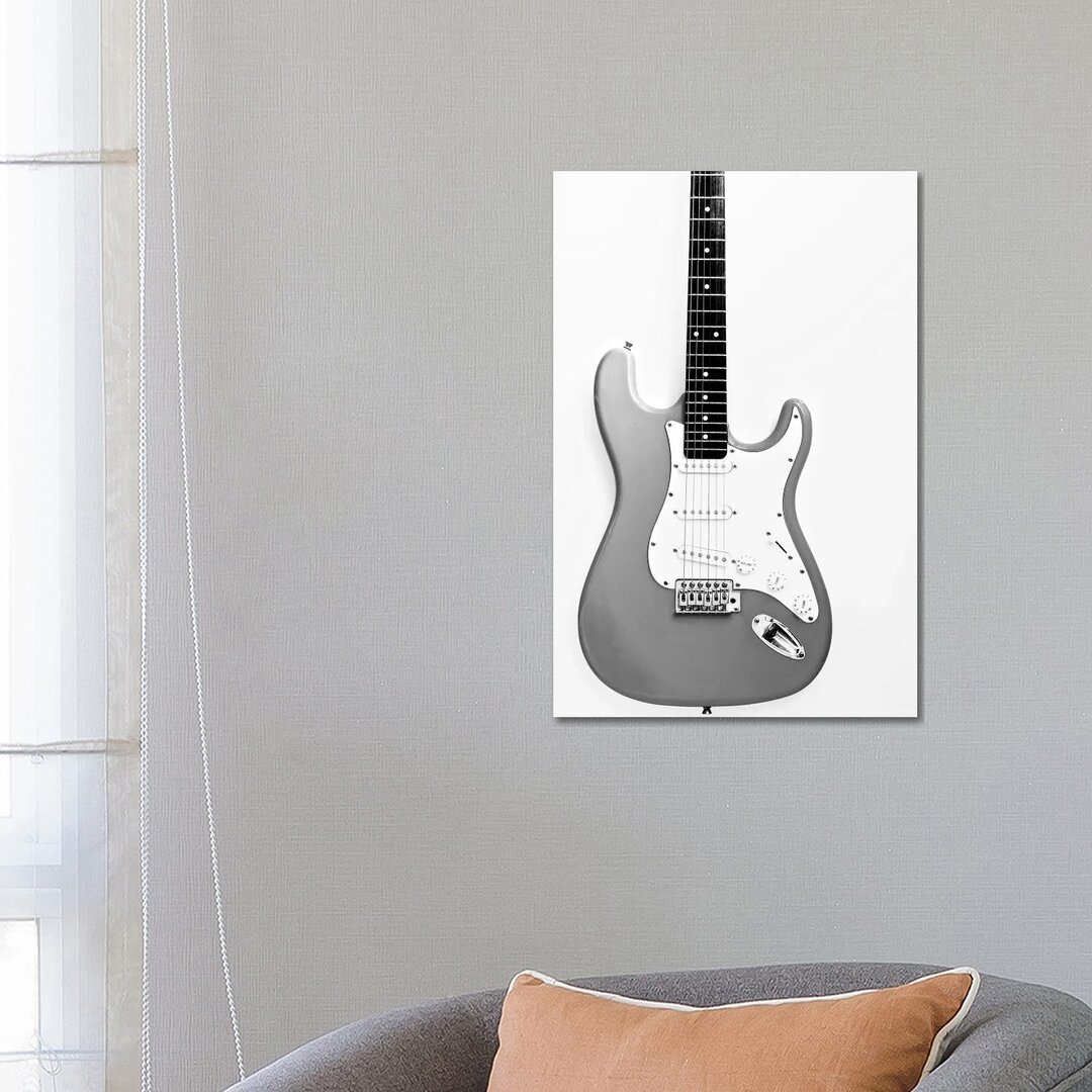 Schwarze und weiße Gitarre von Tom Quartermaine - Galerie-verpackte Leinwand Giclée auf Leinwand