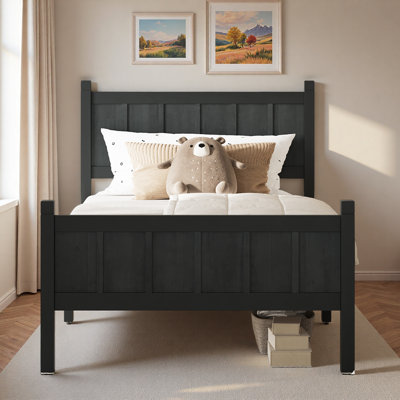 Modern Platform Bed With Line Headboard And Sturdy Legs