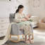 Chaise berçante moderne - dossier haut, accoudoirs, poches latérales, détails en molleton, pieds robustes en bois-685358038