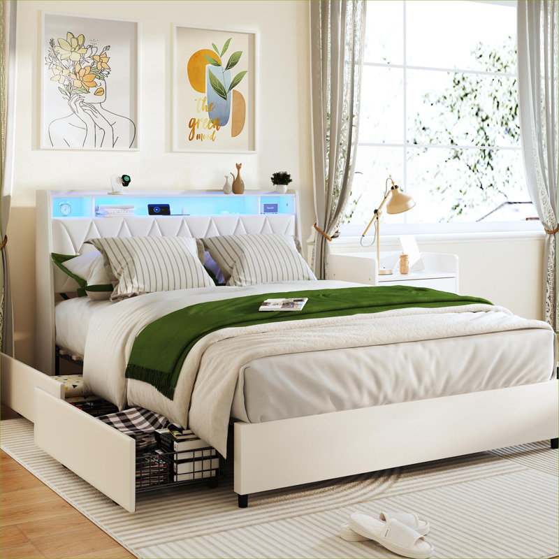 Structure de lit tapissier pour lit de grande taille en métal blanc clair avec tablette de chargement et de rangement intégrée