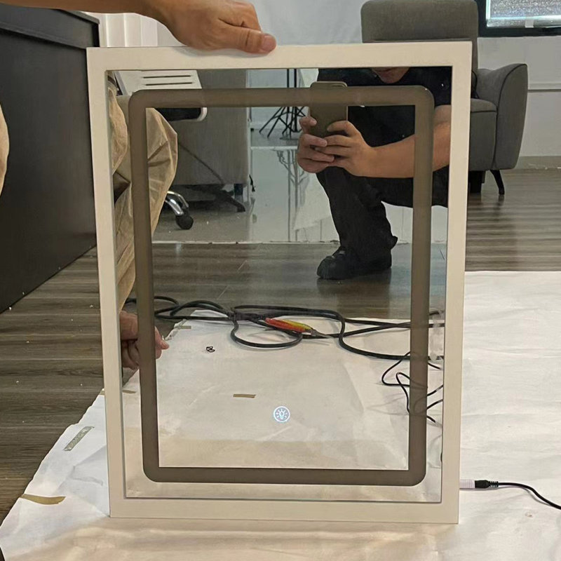 Miroir à DEL 16 po x 21 po coulissant à commande tactile de petite taille, à changement de couleur, réglable en luminosité
