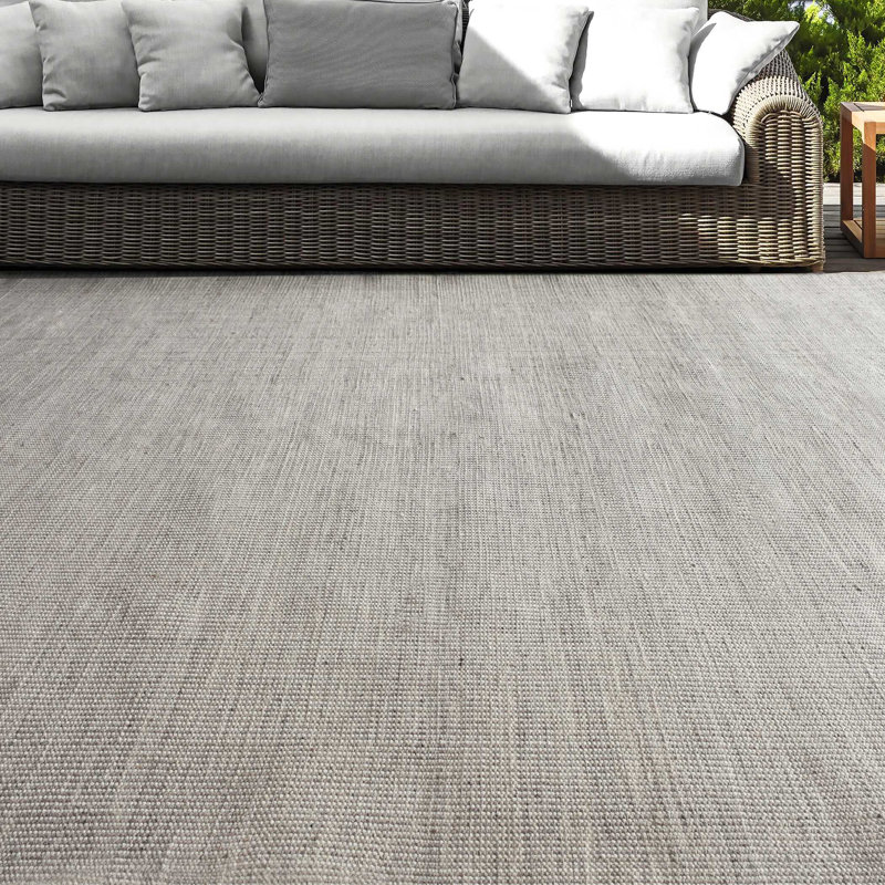 Uttermost Scranto Gray Indoor-Outdoor 5 X 8 Rug, Rectangle 5' x 8'