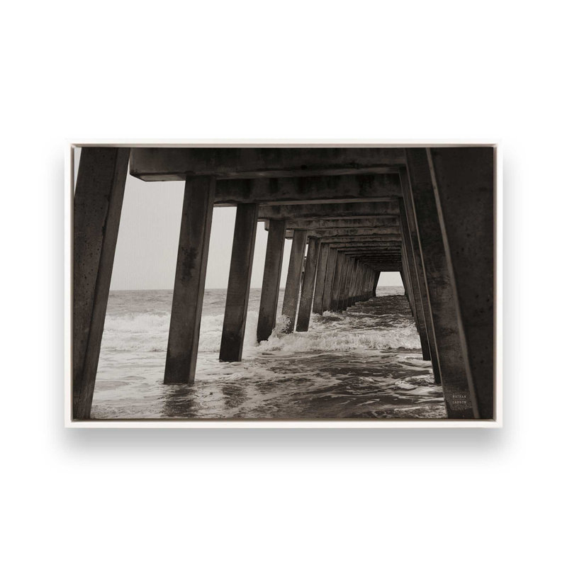 «Pier Angles I» par Nathan Larson, reproduction d'art sur toile, Cadre flottant, H 32 po x l 48 po, Blanc