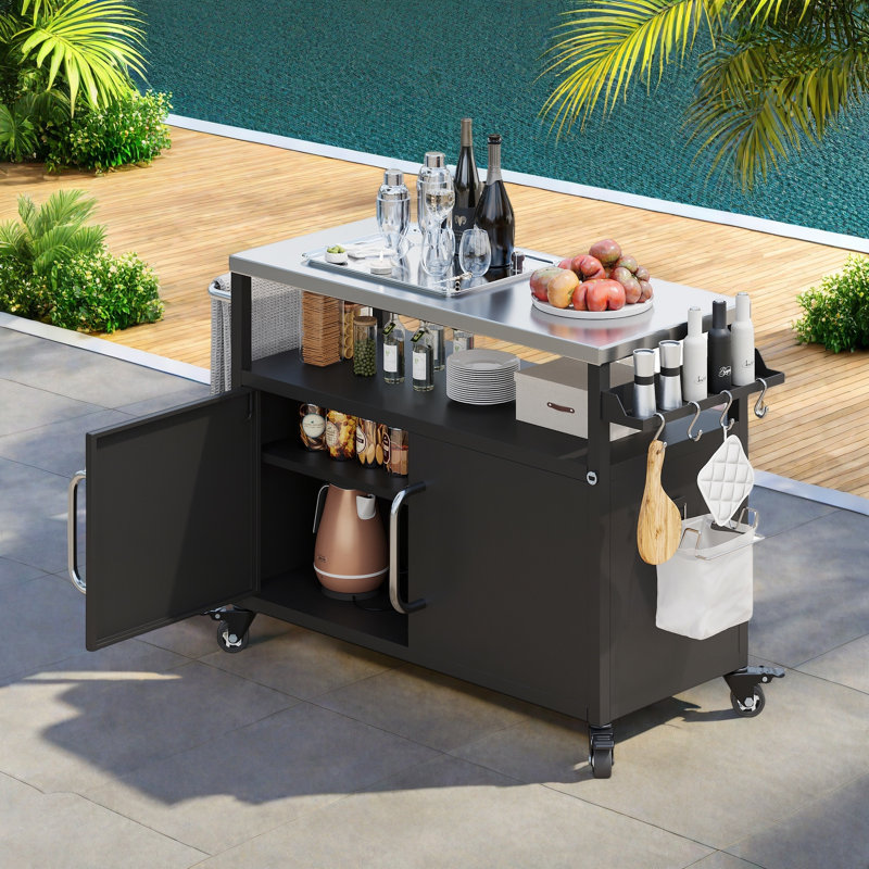 Îlot de cuisine extérieur avec plateau en acier inoxydable, armoires de rangement, tablettes réglables, support à épices et porte-serviettes, 4 roulettes verrouillables