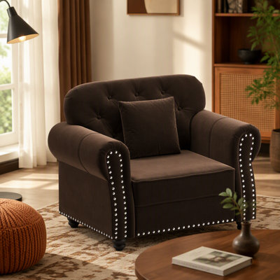 Canapé Chesterfield de 41,3 po en velours avec garniture cloutée et accoudoirs roulés, canapé de style Mid-Century moderne capitonné avec boutons, brun