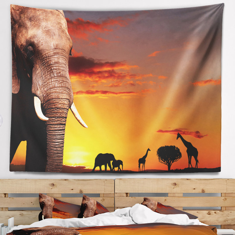 Éléphant d'afrique avec tapisserie africaine, H 32 po x l 39 po