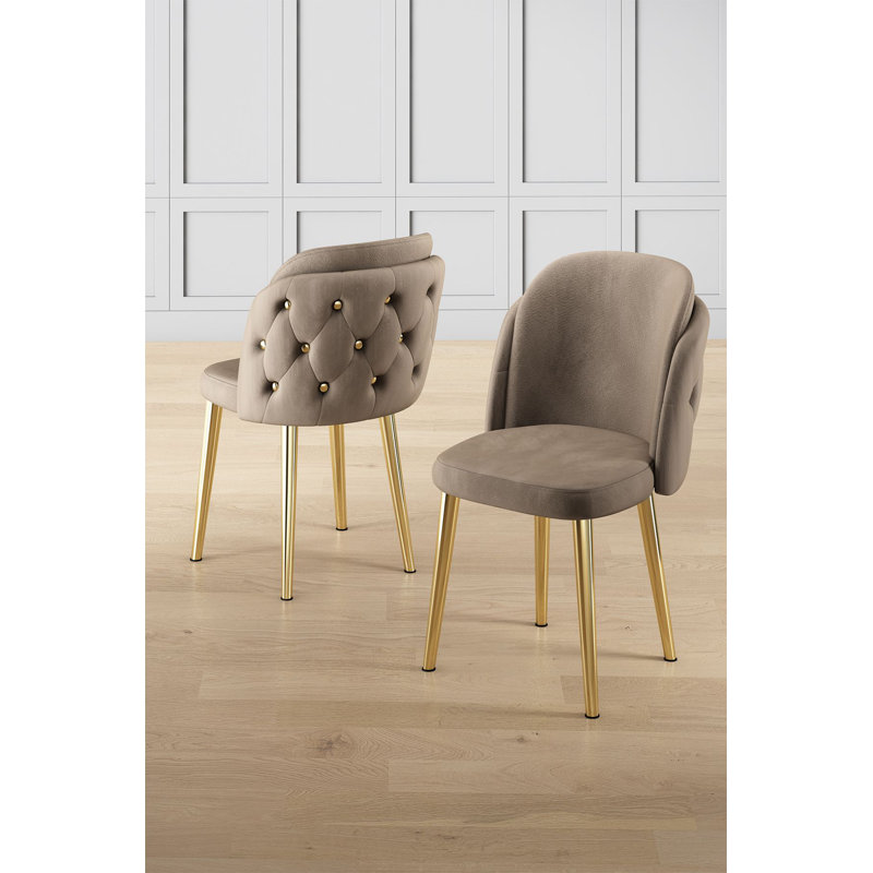 Ensemble de chaises élégantes 6 pièces, cappuccino et or | Structure 100% métal, envers en contreplaqué, tissu Babyface | Dimensions: 17,7 po x 32,3 po x 18,1 po | Dossier en mousse moelleux avec 22 dossiers en mousse et 28 sièges en mousse | Design moderne et glamour pour la salle à manger et les espaces de vie