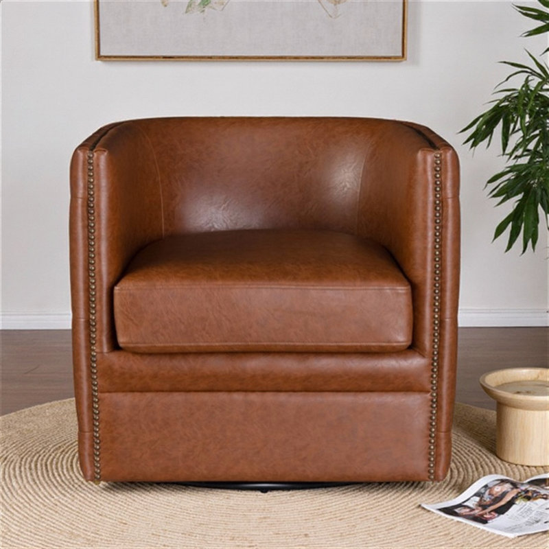 Fauteuil pivotant tonneau capitonné Capstone en similicuir brun riche avec têtes de clou bronze, structure en bois massif et entièrement assemblé