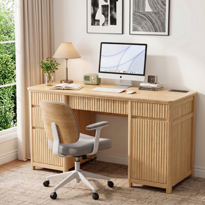Bureau de direction cannelé de 55 po de largeur avec plateau pour clavier et tiroirs classeurs, bureau à domicile en bois avec prise de courant et 5 tiroirs de différentes tailles, chêne