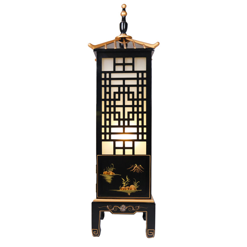 Lampe de pagode en bois laquée de 48 po de hauteur peinte à la main avec paysage asiatique et grille de treillis sculptée