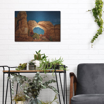 «Night Sky with Camellike Rock Formations» par Lena Owens, art mural en métal, 16 po x 12 po