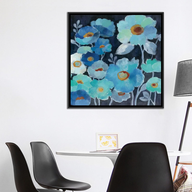 Fleurs indigo III par Silvia Vassileva - reproduction d'art, Aucun mat, H 37 po x l 37 po x P 1,5 po, Toile avec cadre noir