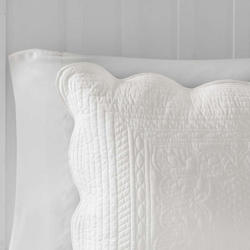 Spacious White Bedding Sets, Soft Microfiber Quilt With Cottage Style Scalloped Edges