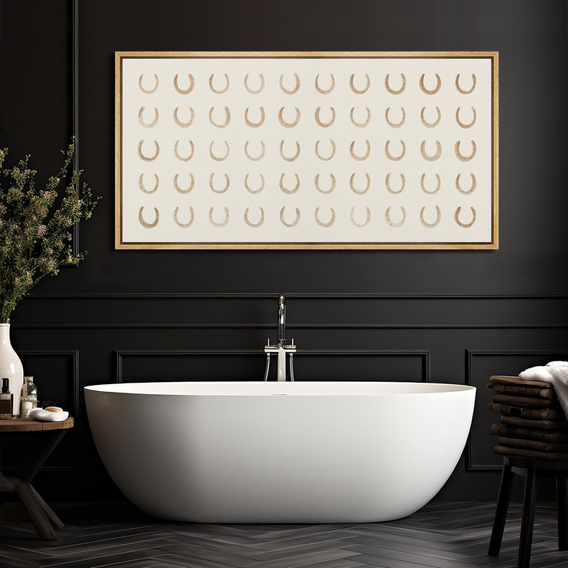 «Lucky Horseshoe Minimal Motif» en beige neutre, Naturel, H 30 po x l 60 po x P 1,5 po