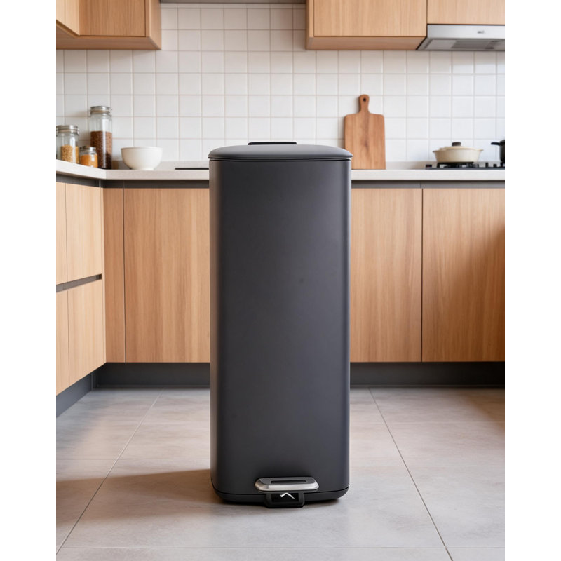 Poubelle à pédale en acier inoxydable peu encombrante - 8 gallons, couvercle à fermeture douce, seau intérieur amovible, résistant aux empreintes digitales, parfaite pour la cuisine, la salle de bain, le bureau, la lessive