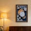 Toile grise grise et brune sur fond bleu-133061822