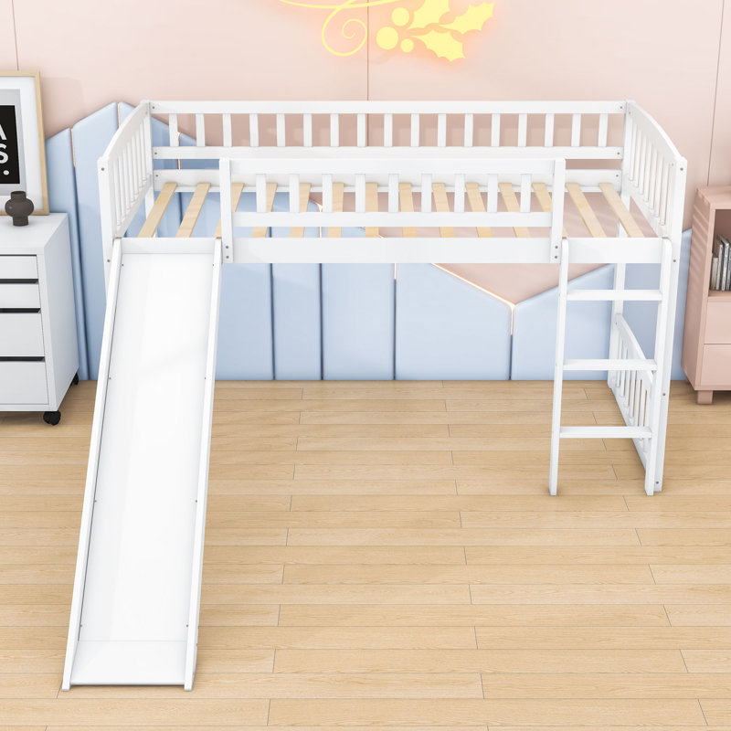 Lit mezzanine simple en bois avec glissade, garde-corps et échelle