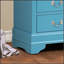 Coffre de rangement intemporel pour la lingerie bleu sarcelle avec tiroirs coulissants et fabrication durable, parfait pour un décor élégant.-1956622006