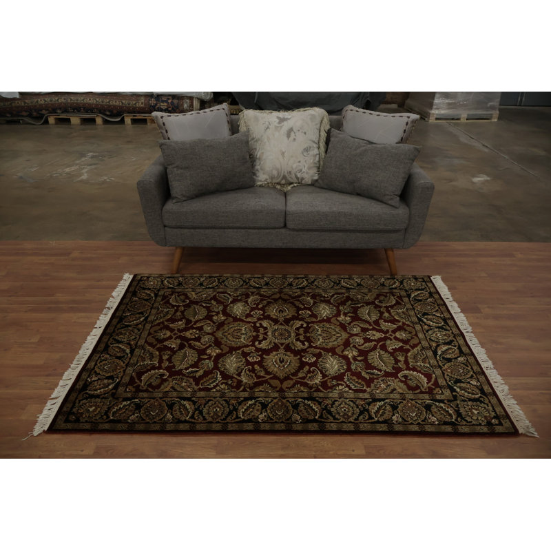 Tapis oriental bourgogne Agra 4 x 6 avec motifs floraux intemporels