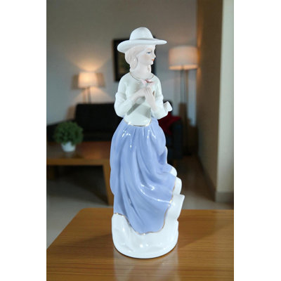 Figurine en porcelaine avec chapeau et fleur de style rétro NIFao 5 po x 4 po x H 12 po