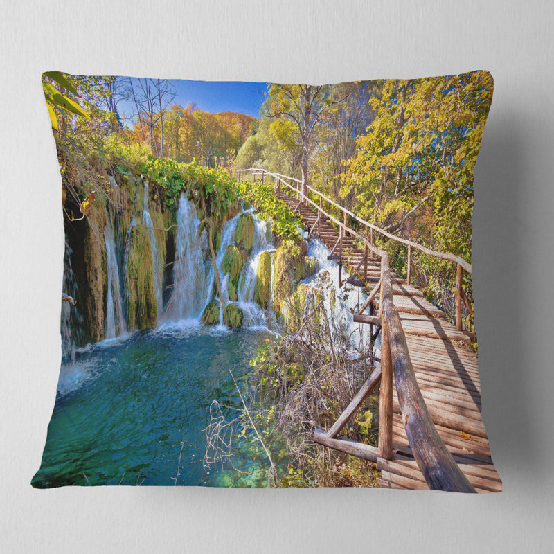 Autumn in Plitvice Lakes - Coussin imprimé paysage, 16 po x 1 po, Type de produit