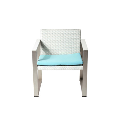 Canapé d'extérieur en aluminium avec coussin Chester 28 po de large Chester - siège de patio moderne avec structure antirouille, accoudoirs en résine de polyester et assise et dossier en rotin toutes saisons en rotin blanc et coussins bleus