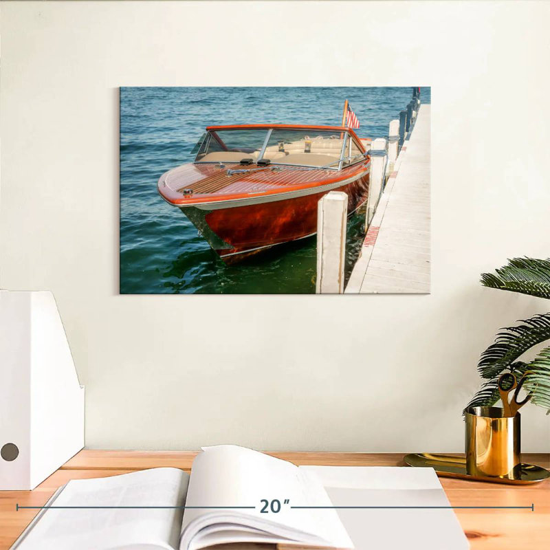 Bateau Mehar amarré à Fontana, H 8 po x l 12 po