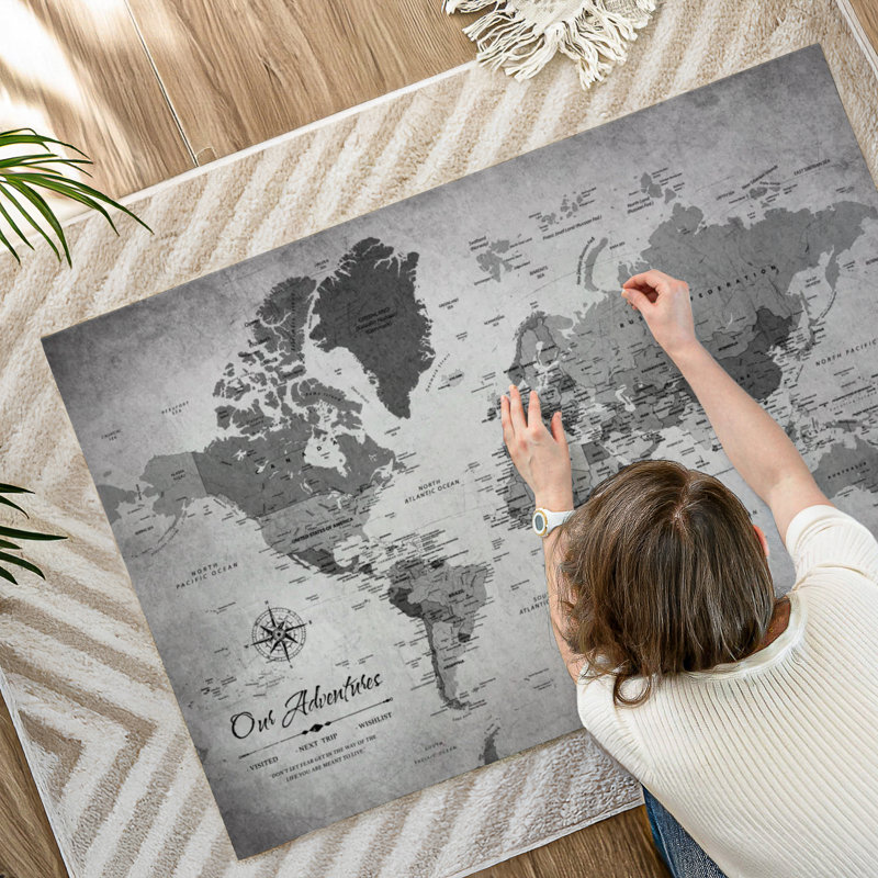 Carte du monde Our Pushures IV, H 32 po x l 48 po