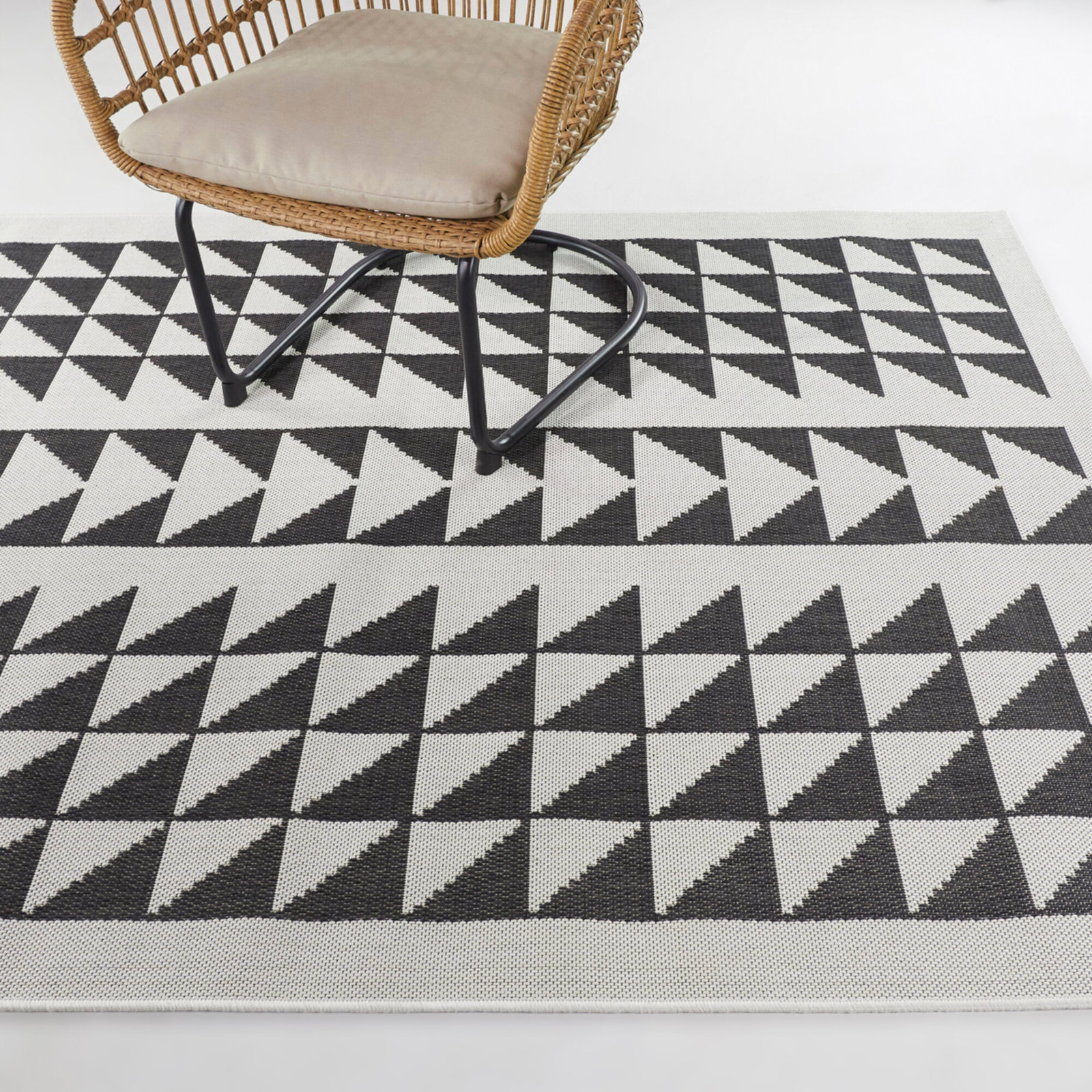 Maltby Black Cream Flatweave Geometric Rug, Rectangle 7'10" x 10'