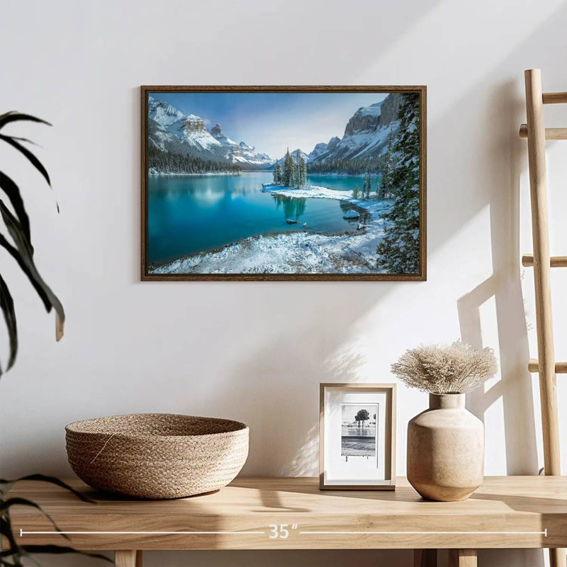 Spirit Island en hiver, 19 po x 13 po, Cadre flottant noyer
